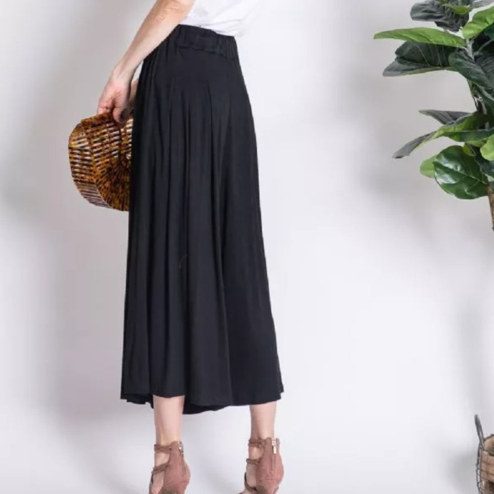 SOLID ELASTIC WAIST CROP PANT - Picture 3 of 7